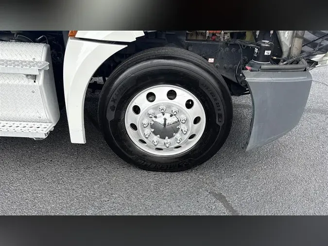2019 FREIGHTLINER CA126