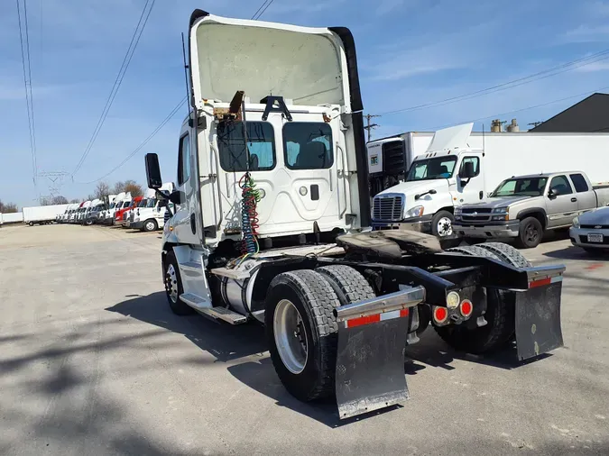 2015 FREIGHTLINER/MERCEDES CASCADIA 113