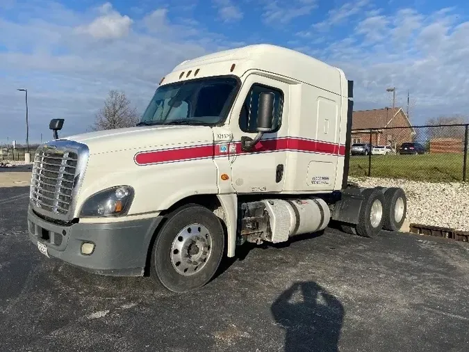 2015 FREIGHTLINER X12564ST