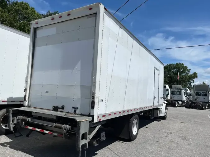 2018 FREIGHTLINER M2 106