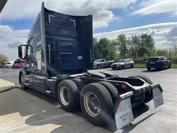 2021 VOLVO VNL760