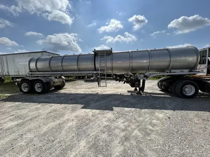 1977 FRUEHAUF 6500 GALLON