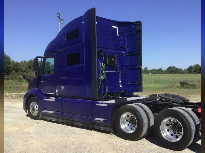 2023 VOLVO VNL64T860