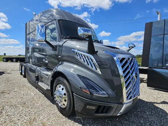 2025 VOLVO VNL64TV04