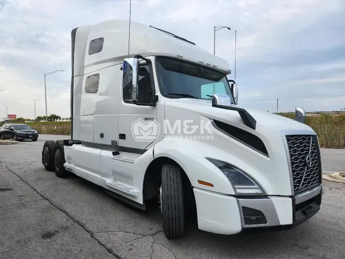 2021 VOLVO VNL64T760