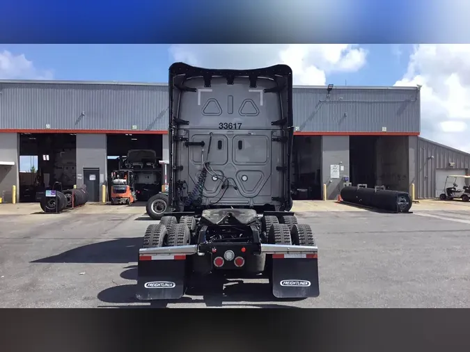 2025 Freightliner Cascadia 126a242d21f238f3bd55c5a277cd2a85d1e