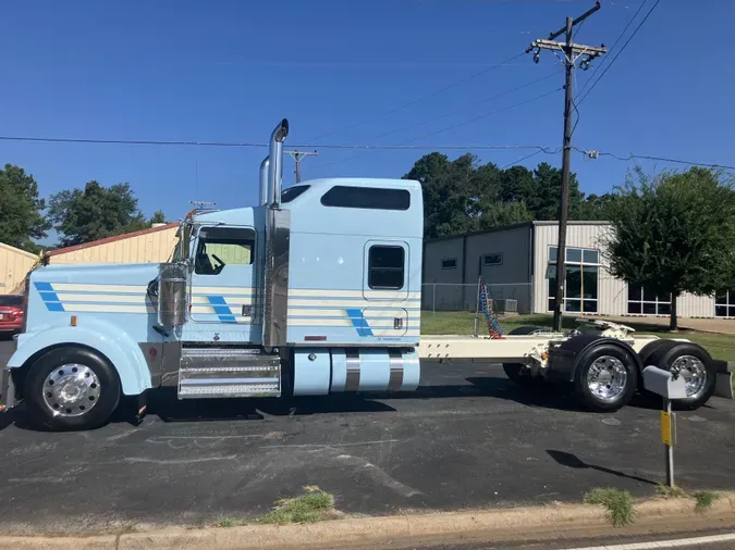 2024 Kenworth W900L