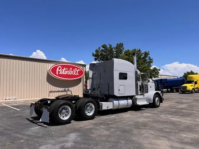 2023 Peterbilt 389