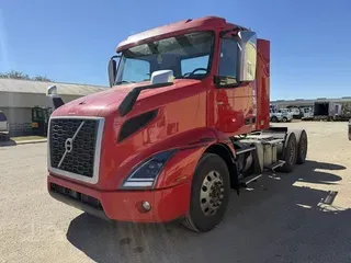 2023 VOLVO VNR64T300