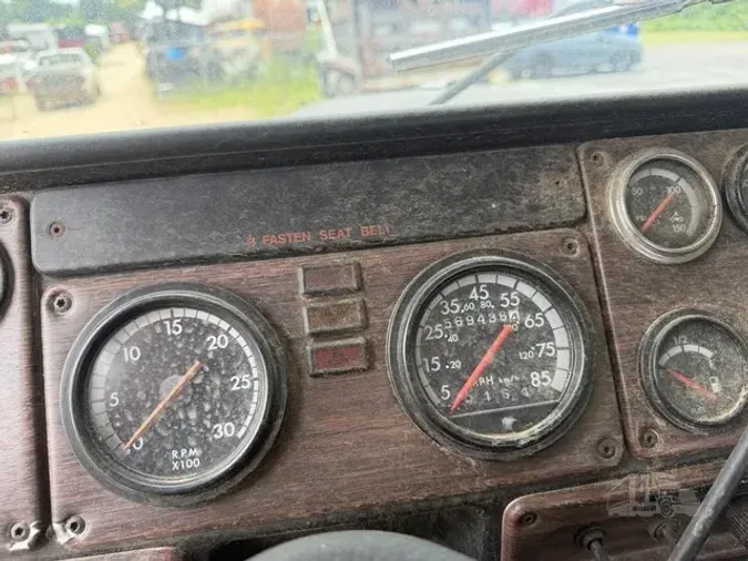 2000 FREIGHTLINER FLD132 CLASSIC XL
