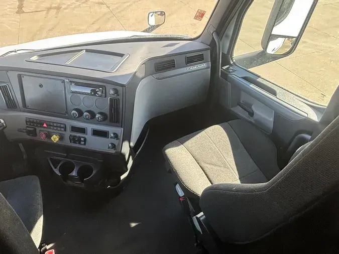 2020 Freightliner Cascadia 126