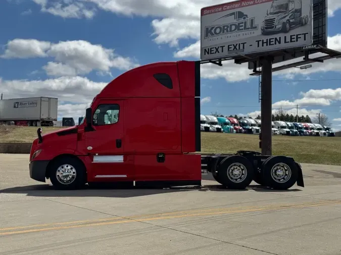 2023 FREIGHTLINER Cascadia 126