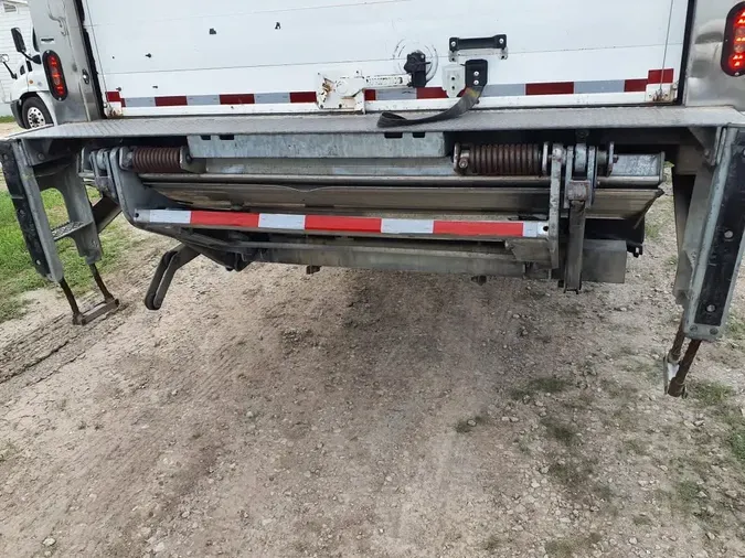 2019 FREIGHTLINER/MERCEDES M2 106
