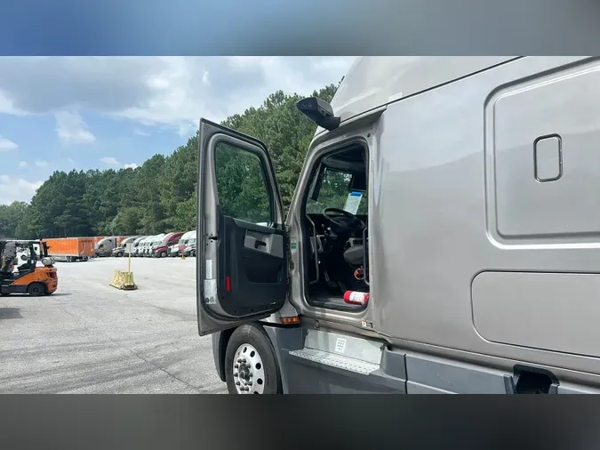 2022 Freightliner Cascadia 126