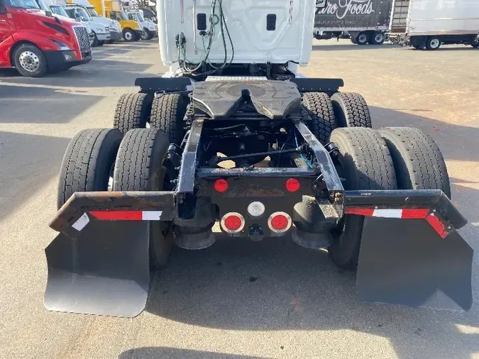 2017 Freightliner X12564ST