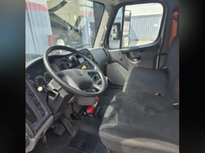 2020 FREIGHTLINER/MERCEDES M2 106a25f326389e716338c04414017f5d250