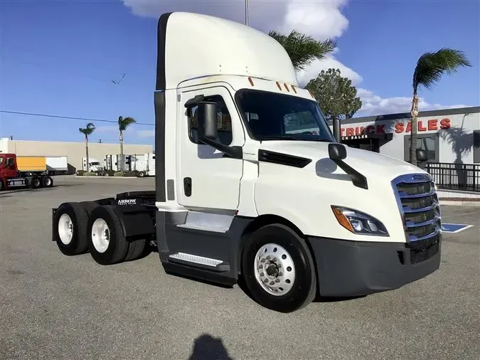 2020 FREIGHTLINER CA126