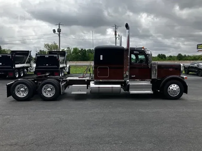 2027 PETERBILT 589