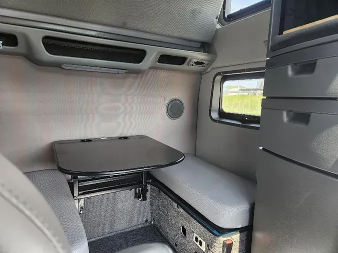 2024 VOLVO VNL64T860