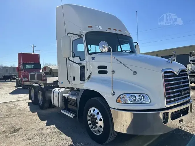 2018 MACK PINNACLE CXU613