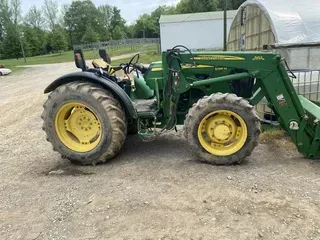 2010 John Deere 5085M