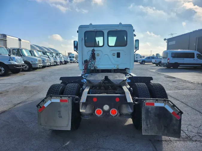 2014 FREIGHTLINER/MERCEDES CASCADIA 113