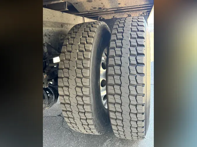 2020 Peterbilt 337