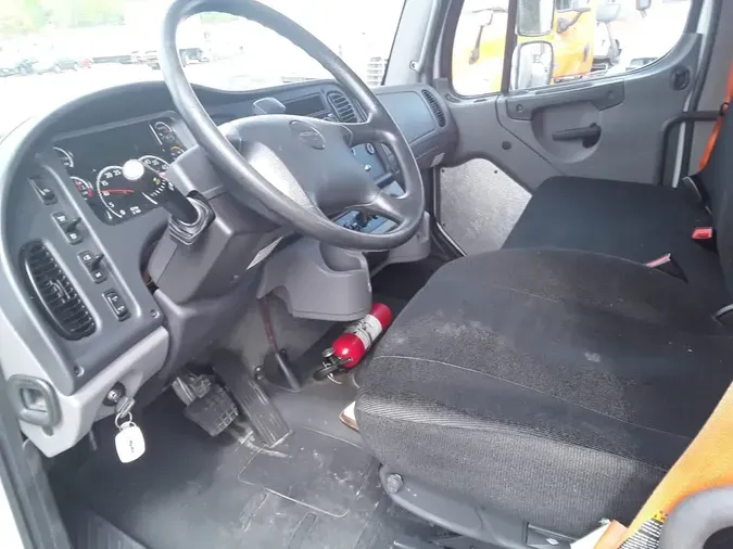 2018 FREIGHTLINER M2 106