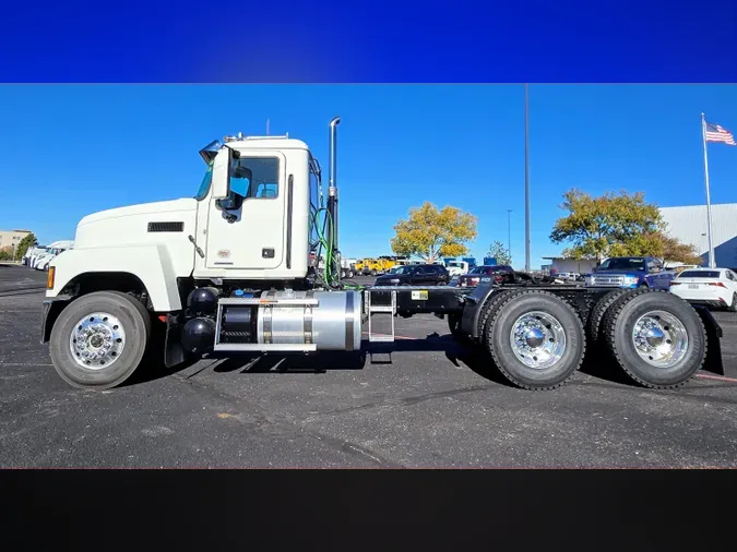 2025 MACK PI64T