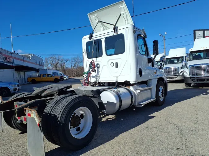 2019 FREIGHTLINER/MERCEDES CASCADIA 125