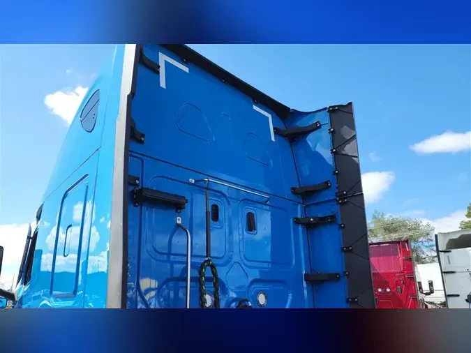 2023 FREIGHTLINER CA126