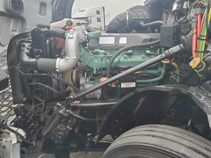 2021 VOLVO VNL64T860