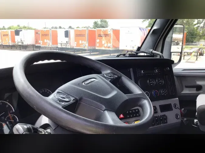 2022 Freightliner Cascadia 126