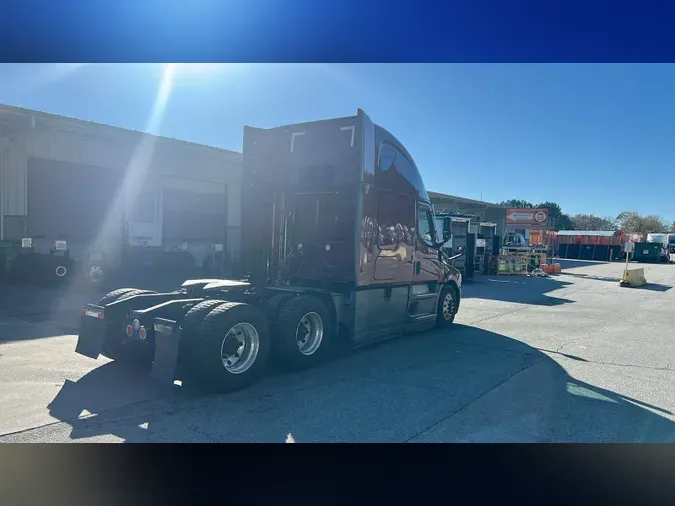 2021 Freightliner Cascadia 126