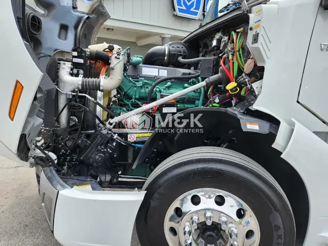 2024 VOLVO VNL64T760