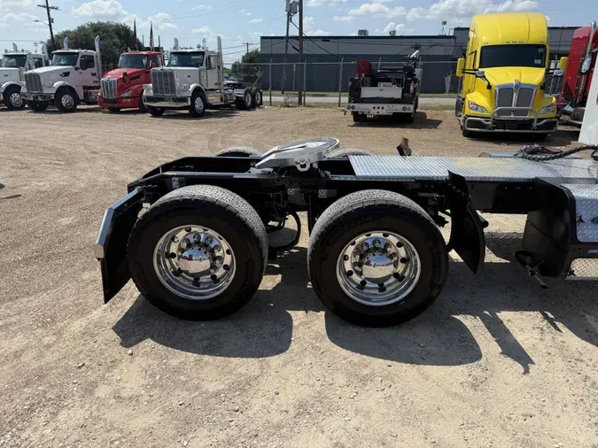 2023 Peterbilt 389