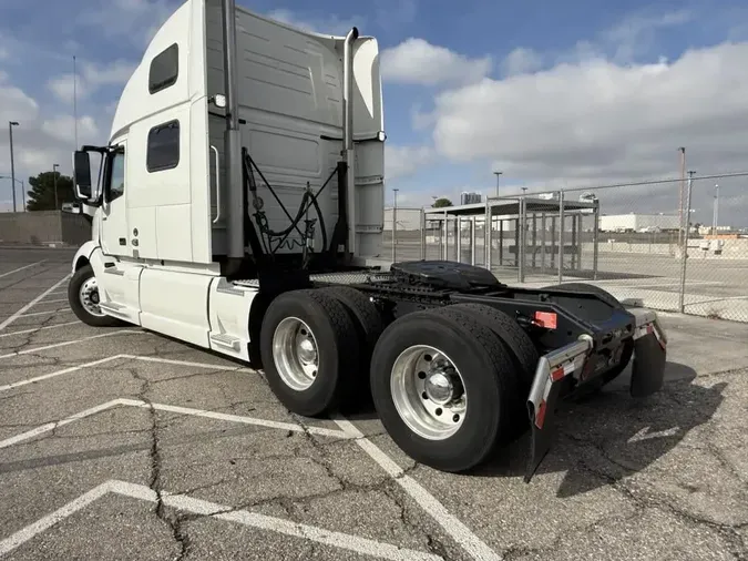 2019 VOLVO VNL64T860