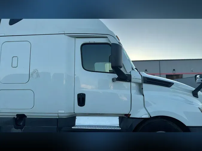 2022 Freightliner Cascadia 126