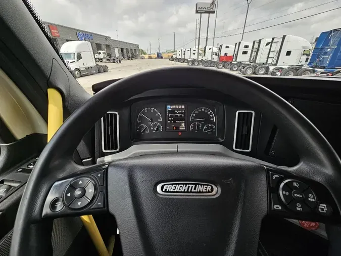 2021 FREIGHTLINER CASCADIA CA126