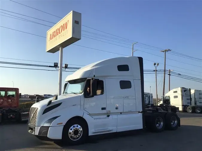 2021 VOLVO VNL760