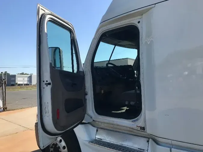 2018 Freightliner X12564ST