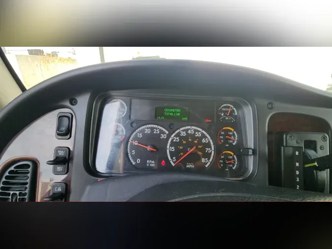 2018 FREIGHTLINER/MERCEDES M2 106