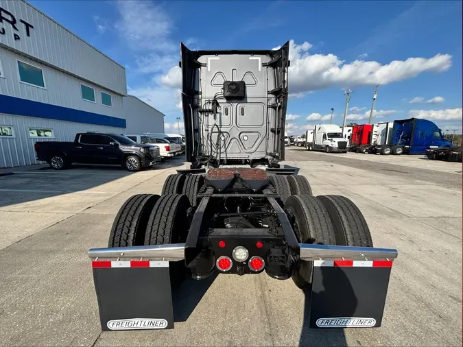 2024 Freightliner Cascadia 126