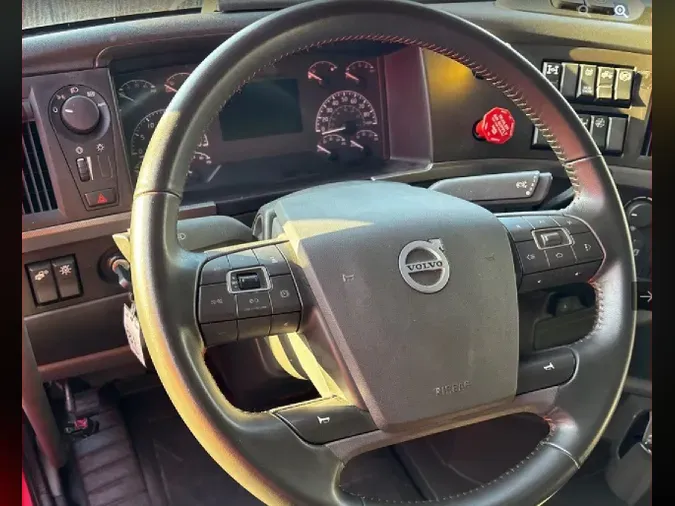 2025 VOLVO VNL64T860a2a6f932474911aa274c3b2cb34708a3
