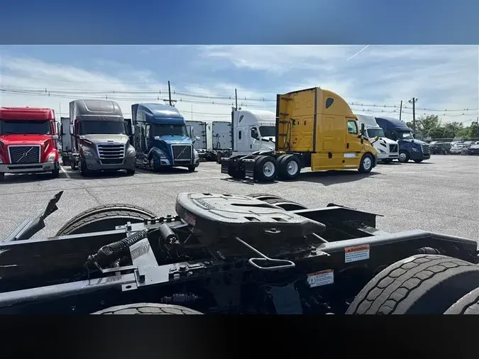 2019 FREIGHTLINER CA126