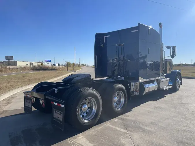 2024 Peterbilt 389