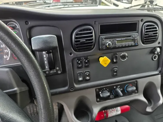 2017 FREIGHTLINER M2 106
