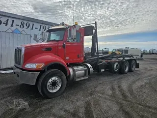 2017 PETERBILT 348