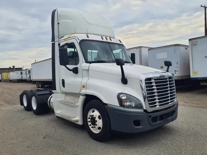 2019 FREIGHTLINER CASCADIA 125