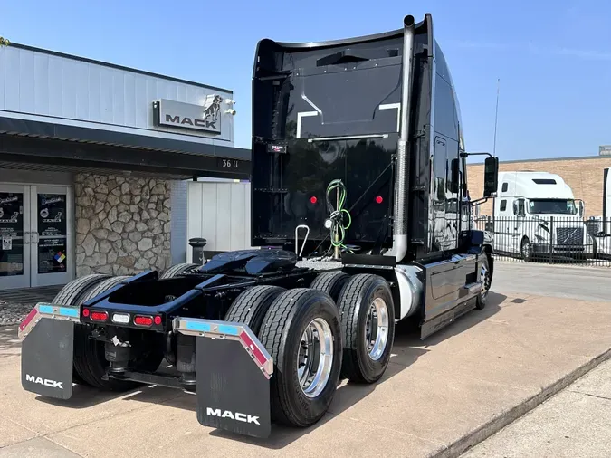 2025 MACK AN64T70